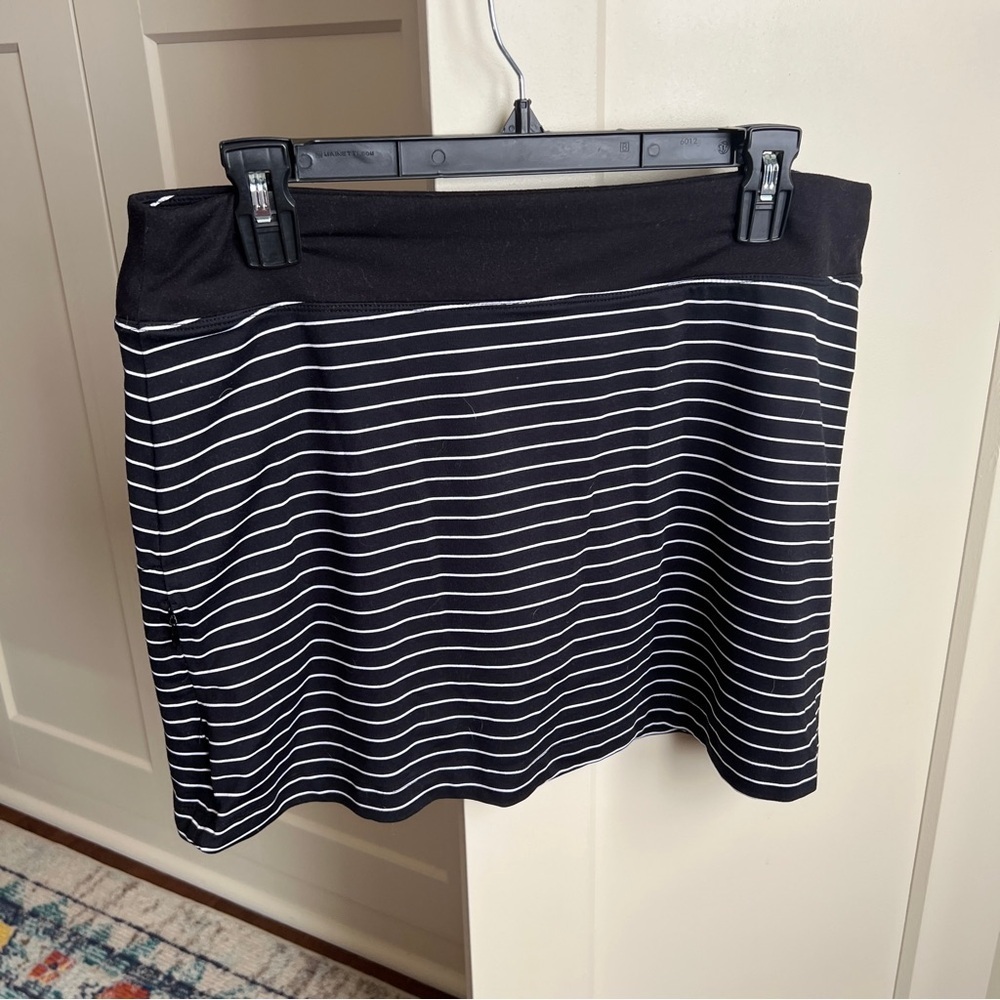 Athleta Skort with Built-in Shorts large Black and White Striped Active Large
